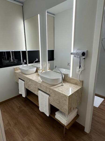 Condall Palace Hotel Нова Прата Екстериор снимка